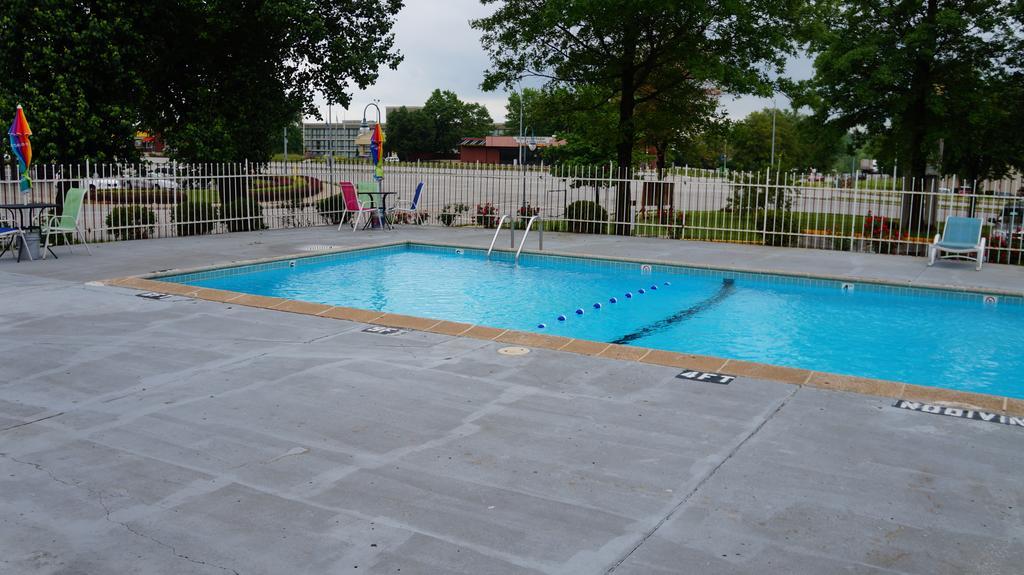 Days Inn Kansas City-Worlds Of Fun エクステリア 写真