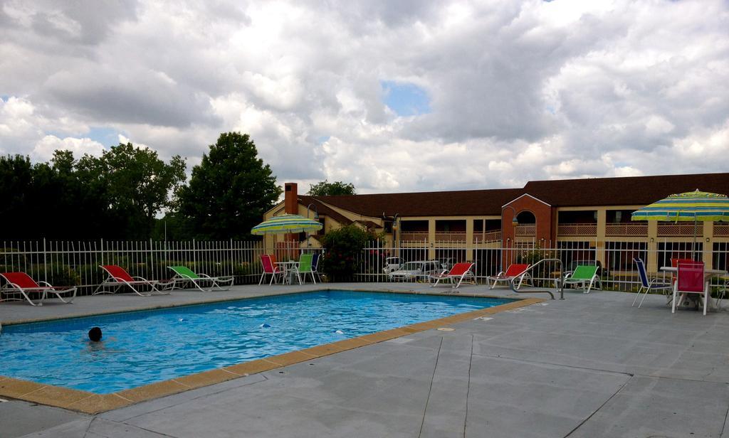 Days Inn Kansas City-Worlds Of Fun エクステリア 写真